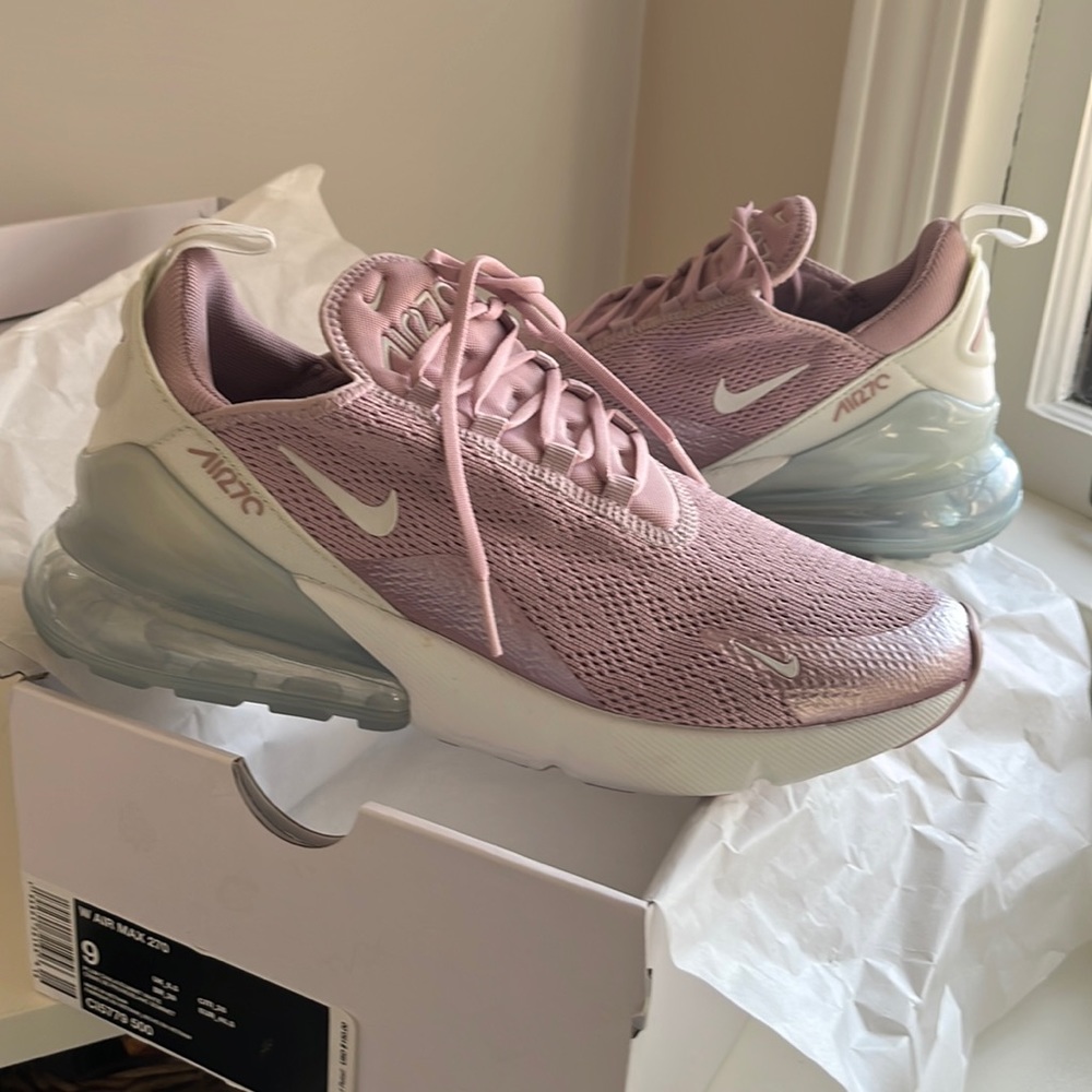 Nike Air Max 270 women’s size 9 medium width